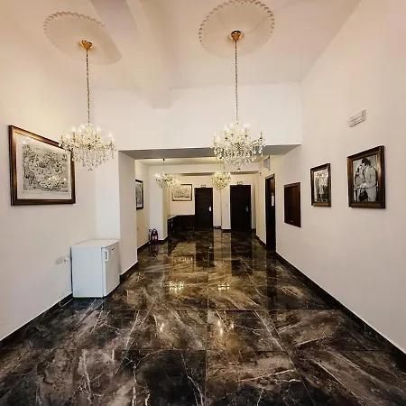 Double With Ensuite & Kitchenette S302 Apartment